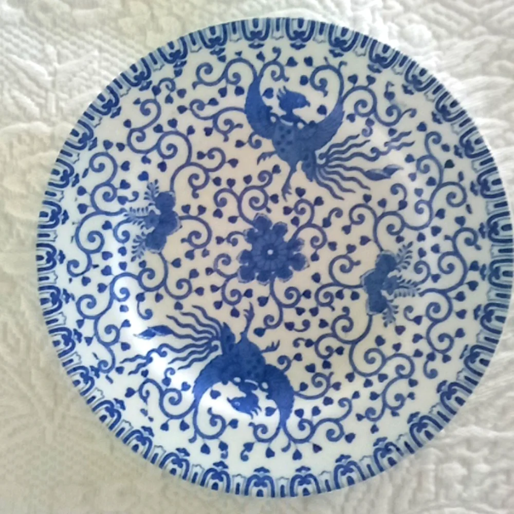English collectable decorative plate numbered. One small chip on back. - Picture 1 of 3